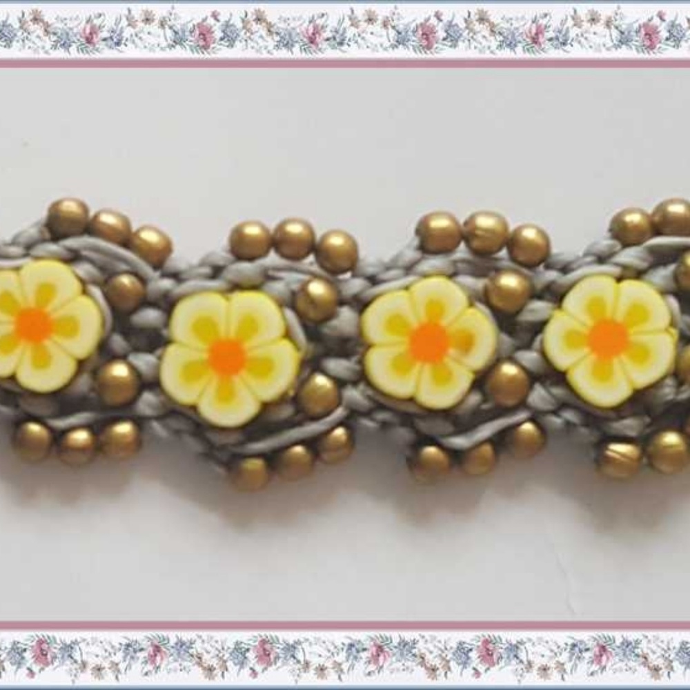 Handmade crochet with floral & gold beads bracelet - Picture 3 of 3